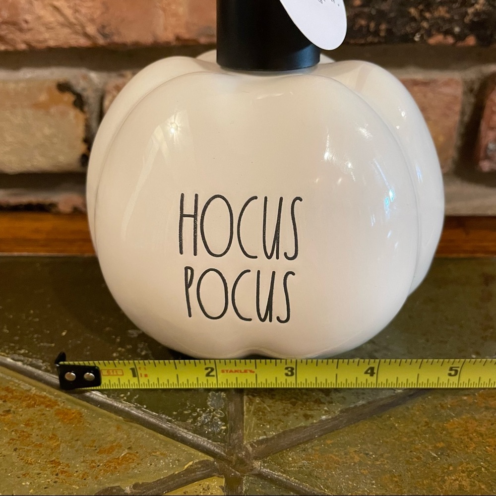 Rae Dunn HOCUS POCUS White Pumpkin Shaped Ceramic Soap Dispenser BRAND NEW!! - Picture 5 of 5